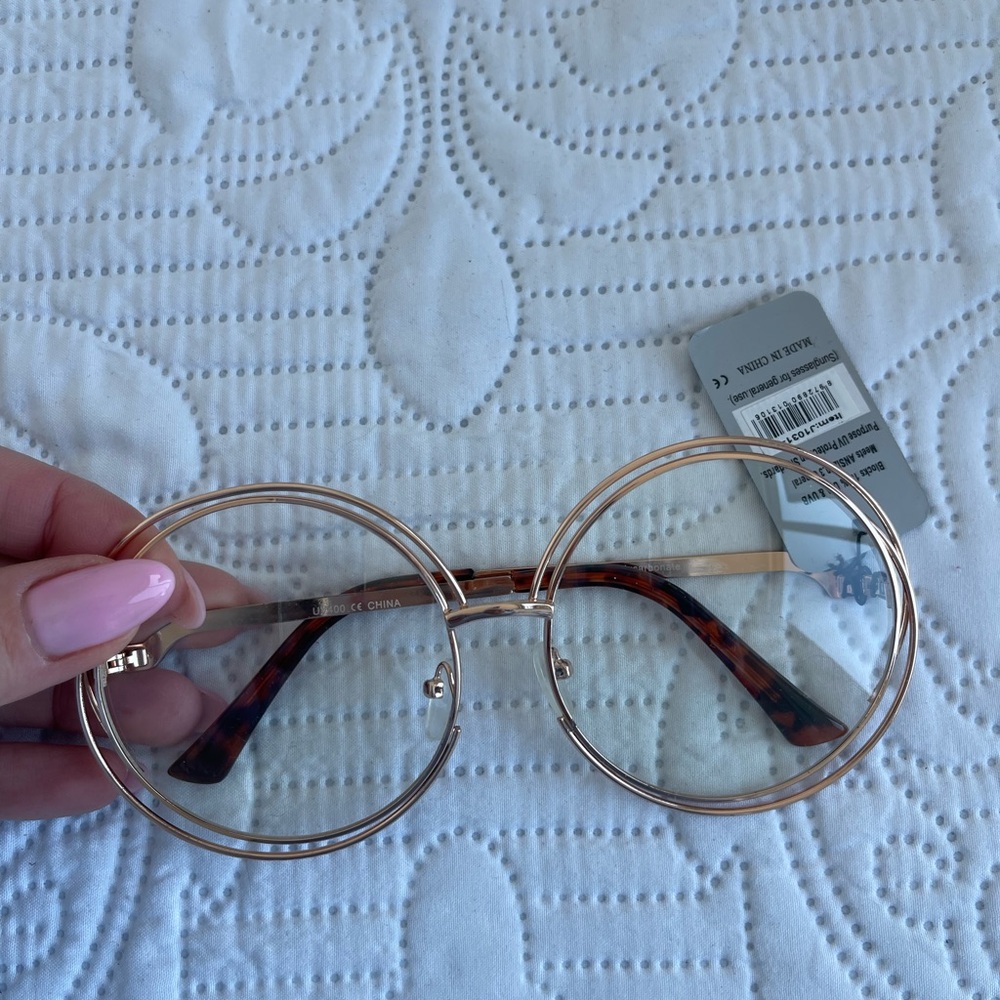 NWT DESIGNER ROUND CLEAR SUNGLASSES